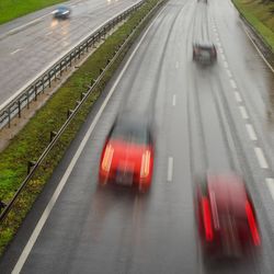 Citroën v protisměru zastavil provoz na dálnici D3