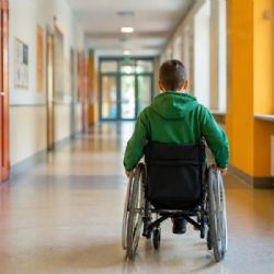 Databáze škol ukazuje, kam se vozíčkář dostane bez bariér. Pomáhá rodičům při výběru školy