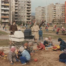 Demografická vlna potomků Husákových dětí postupuje školami. Největší tlak je na středních školách