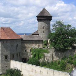 Deštivý červenec: Hrady bojují, zámky lákají turisty
