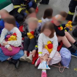 Děti a učitelky po nehodě autobusu ošetřili lékaři v Rokycanské nemocnici
