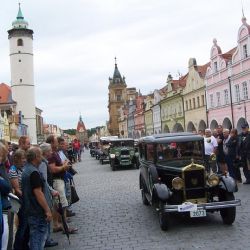 Domažlice v sobotu zaplní veteráni. Historická vozidla vyrazí na 52. jízdu
