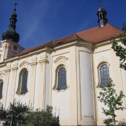Dominanta Města Touškov se vrátila místním. Kostel získala radnice bezplatně