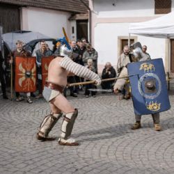 Království nožů, seker a mečů. Do Černic dorazili nožíři z celého Česka