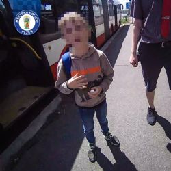 Malý skaut se ztratil v Plzni. Všiml si ho pozorný řidič autobusu