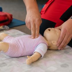 Nemocnice Jihlava chystá kurz první pomoci zdarma pro novorozence. Zaměří se na první minuty