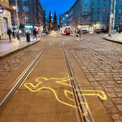 Neskákej mi pod kola. Praha upozorňuje na rizika střetů tramvají s chodci