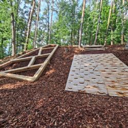 Nová hřiště za pět milionů poničili vandalové hned po otevření. Zaslouží si společnost takové investice?