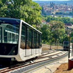 Nové vozy petřínské lanovky budou bez klimatizace. Cestujícím mají pomoci moderní systémy větrání