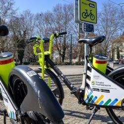 Další miliony půjdou do elektrokol. Plzeň přitom stále nemá bezpečnou síť cyklotras