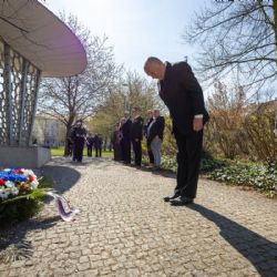 Plzeň si připomněla oběti války. Pietní akty se konaly na Doubravce i Slovanech