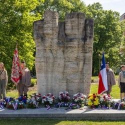 Plzeň si připomněla padlé z roku 1945. Pieta na náměstí Míru uctila vojáky i oběti povstání