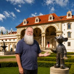 Plzeňský senátor zve na Den Plzně v Senátu. Hlavní hvězdou bude stoletý Hurvínek