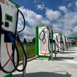 Praha rozšiřuje síť ultrarychlých nabíječek pro elektromobily