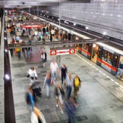 Praha zvažuje delší provoz metra. Průzkum ukazuje zájem, technika ale omezuje možnosti