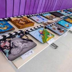 Rekordní dražba klapek: 4,43 mil. na podporu mladých tvůrců