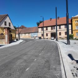 Rolnické náměstí v Plzni se dnes otevírá. Do Lobez se vrací auta i MHD