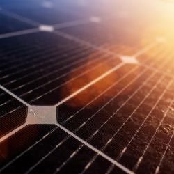 Solární elektrárna s virtuální baterií: vyplatí se investice do „úložiště v síti“?