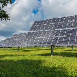 Stát převezme poplatky za zelenou energii, výdaje se zvýší o 17 miliard ročně