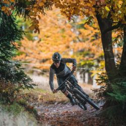 Šumavský Špičák startuje léto. Nabízí lanovku, bikepark i stezky k jezerům