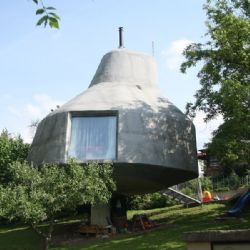 V Kyjích je na prodej architektonický unikát. Dům v sadu od Jana Šépky stojí 13,5 milionu korun