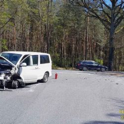 Vážná nehoda u Horní Břízy. Motorkář skončil v ohrožení života v nemocnici