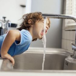 Voda z kohoutku není samozřejmost. Plzeňský kraj je v připojení nejhorší v Česku