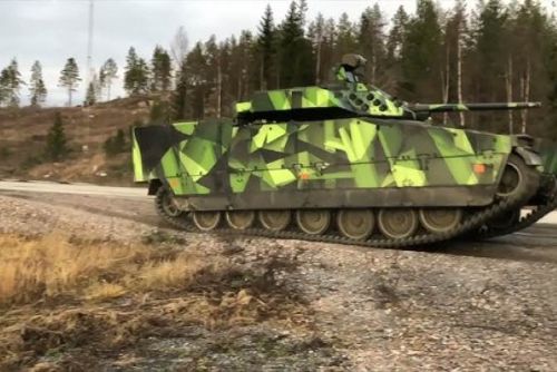 obrázek:Z armády do výroby: bývalý velitel Dukelské brigády pomáhá budovat obrněnce CV90